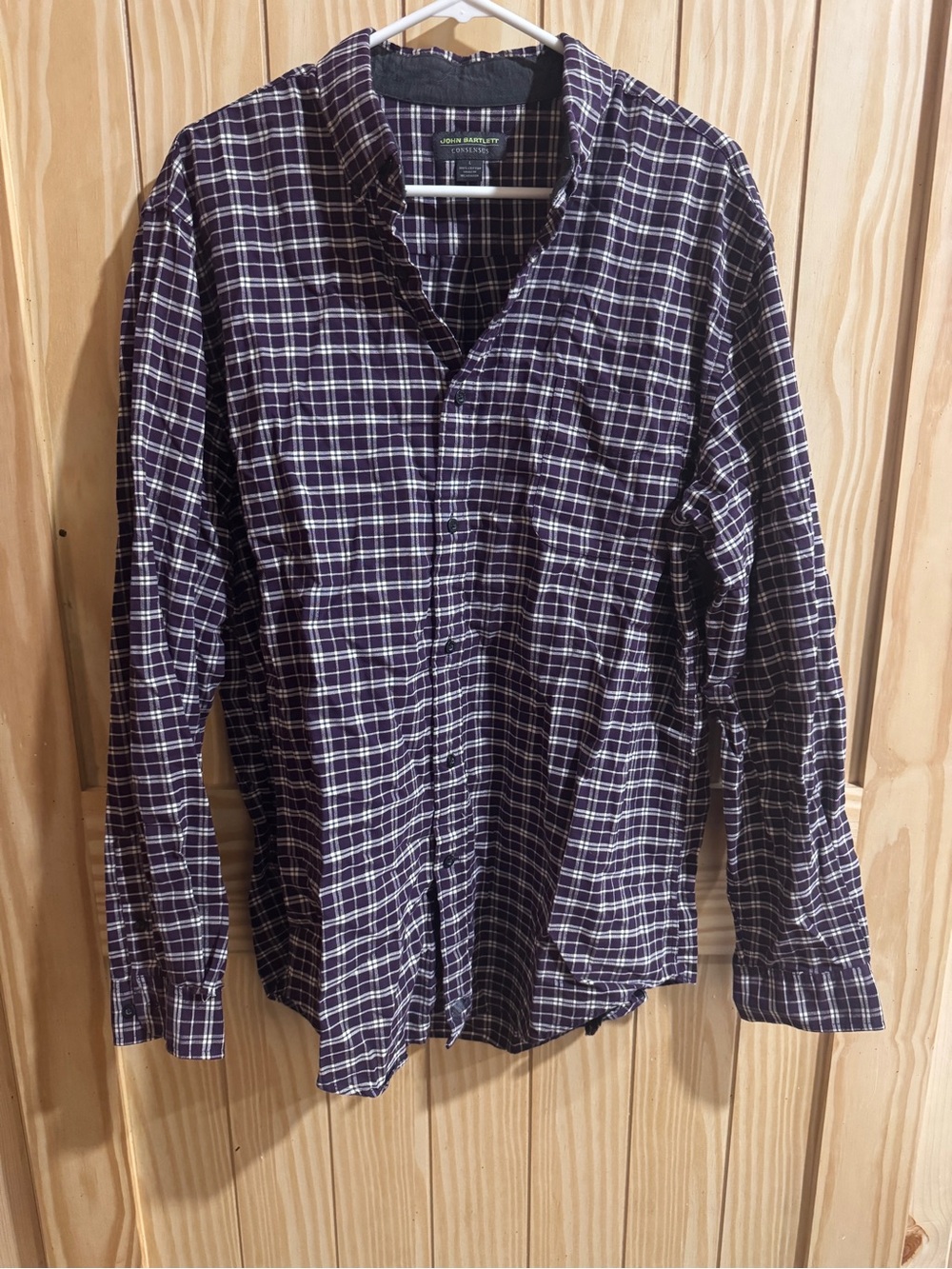PURPLE AND WHITE PLAID BUTTON DOWN MENS DRESS SHIRT— L